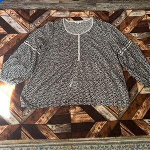 Max Studio Black and White Printed Peasant Top